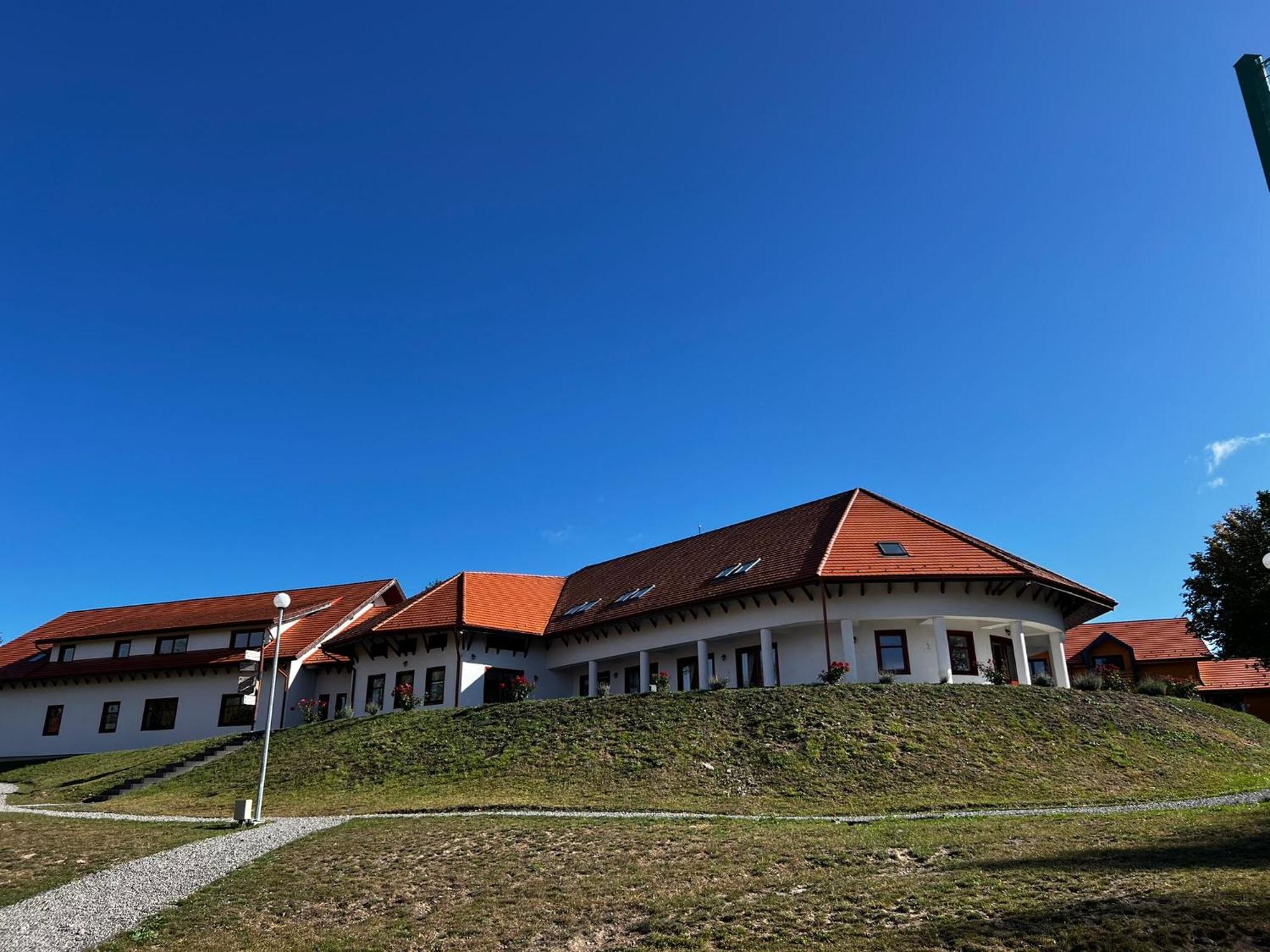 Erzsébet Szálló Izvoare  Extérieur photo