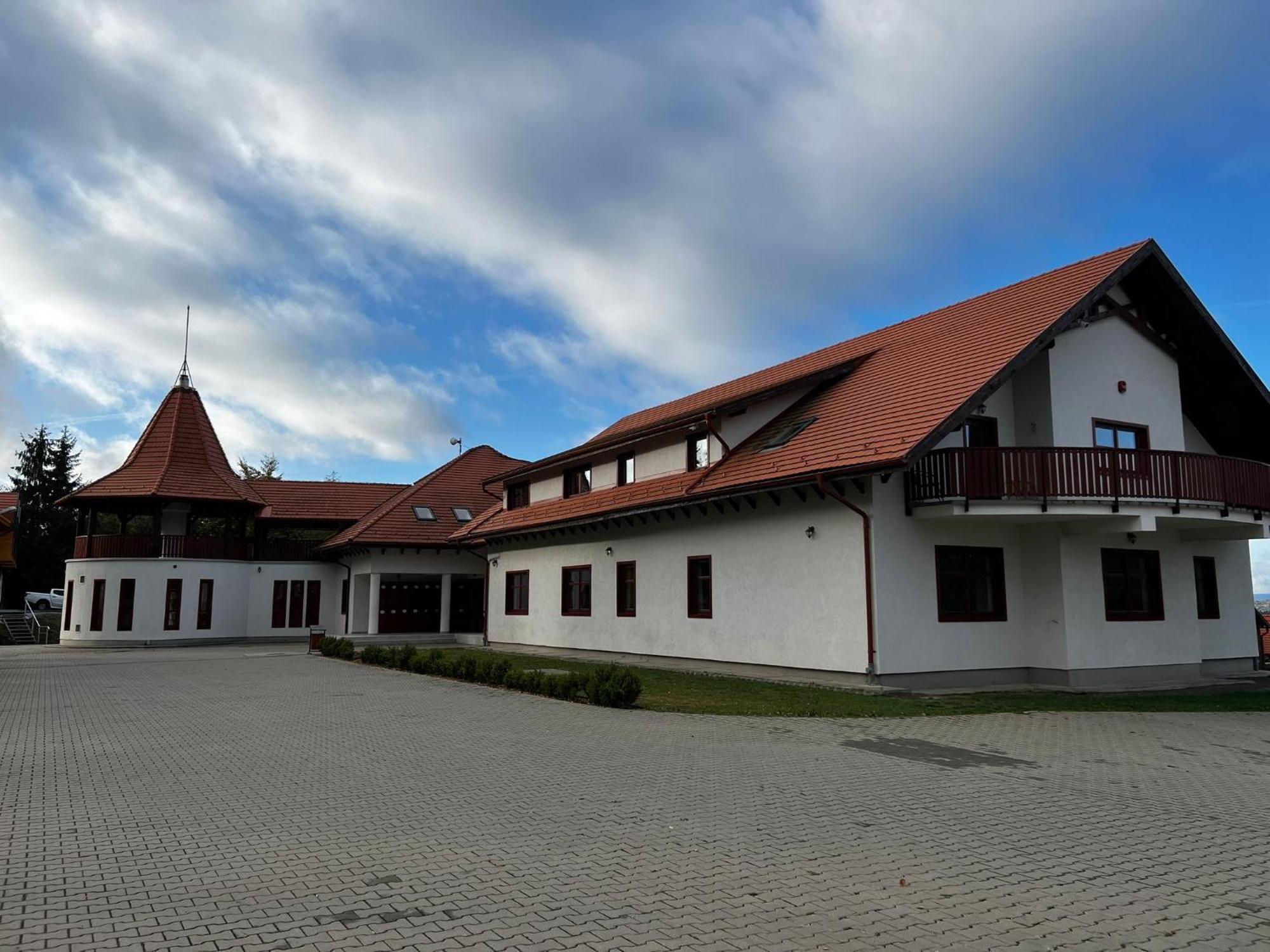 Erzsébet Szálló Izvoare  Extérieur photo